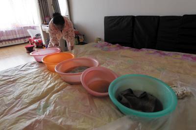 广州楼上漏水，住户失联，小区没物管，业主维权难！律师来支招……